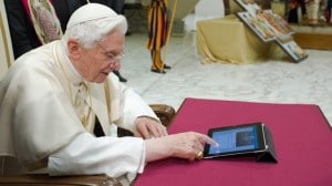 pope tweeting