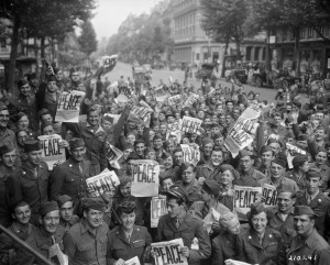 hist_us_20_ww2_pic_peace_paris