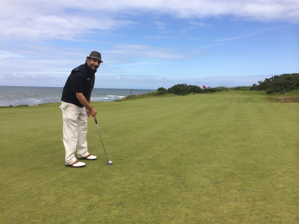 Mike_putting_KingsBarns_Scotland