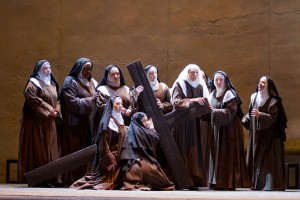 Carmelites_with_their_cross